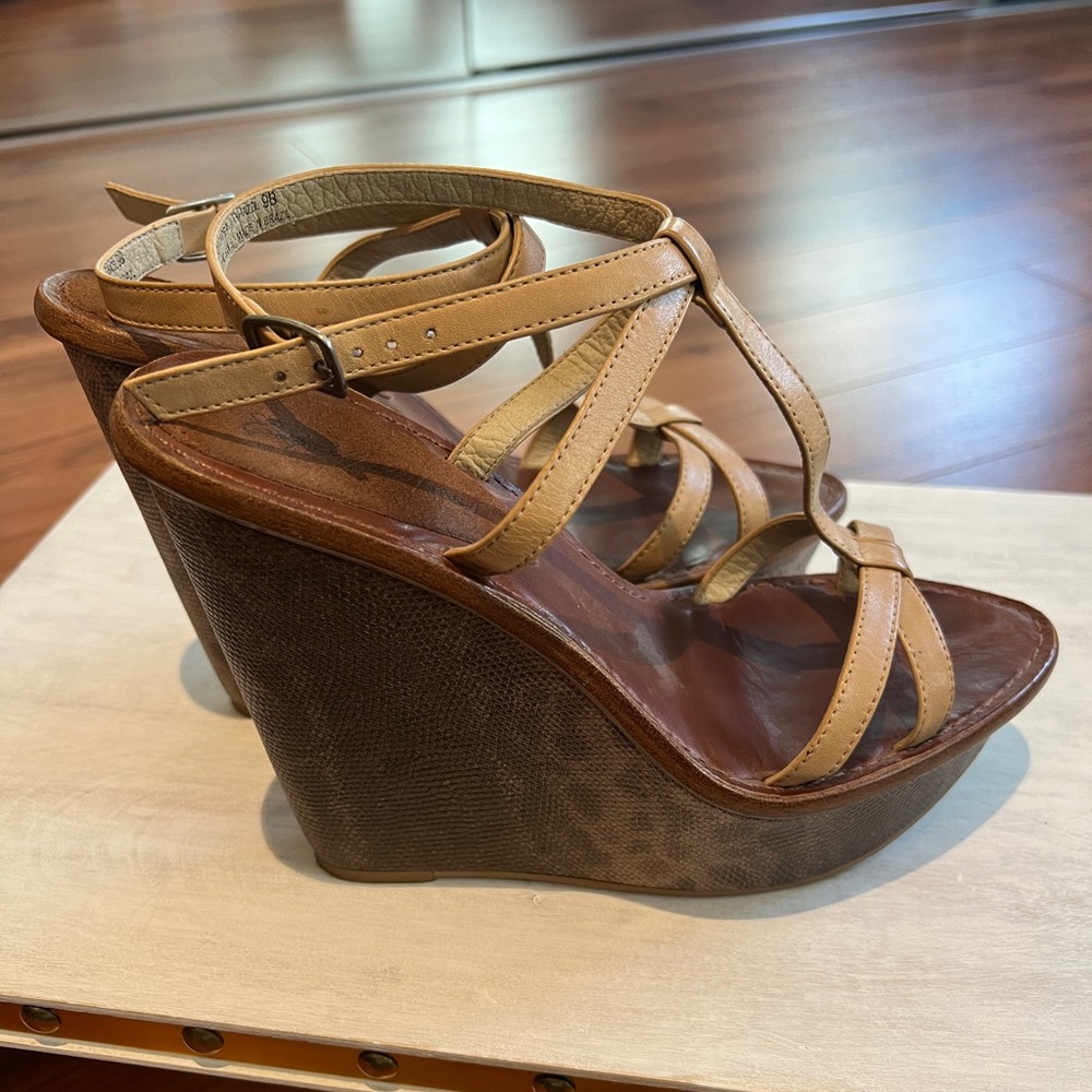 Elizabeth and James wedges 🐆 size 9